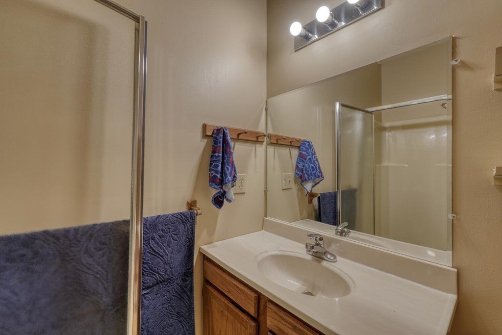 Hayesville, North Carolina, 28904, United States, 3 Bedrooms Bedrooms, ,4 BathroomsBathrooms,Residential,For Sale,1758410