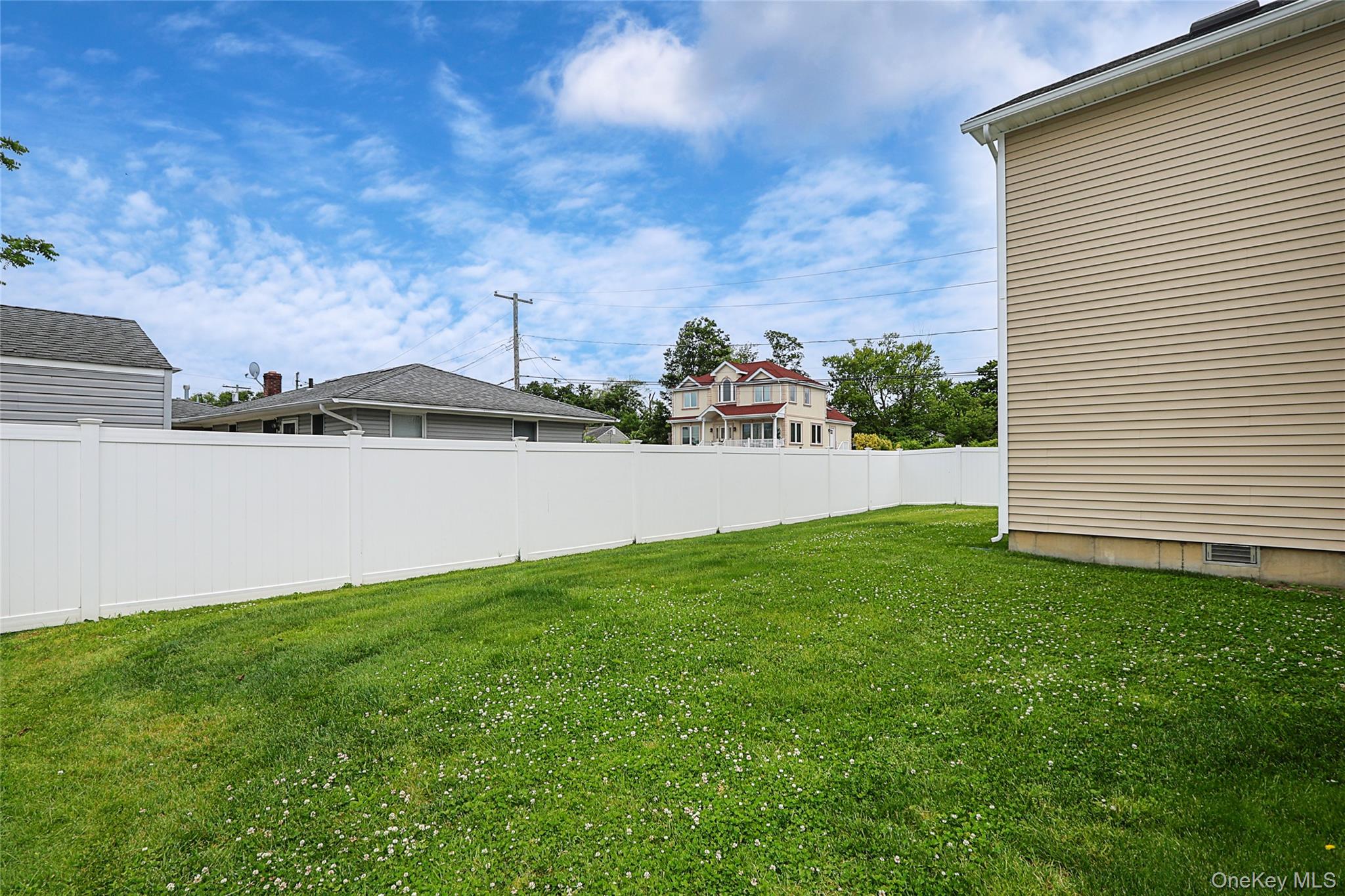  370 Rider Avenue, Patchogue, NY, 11772 - 物件實景