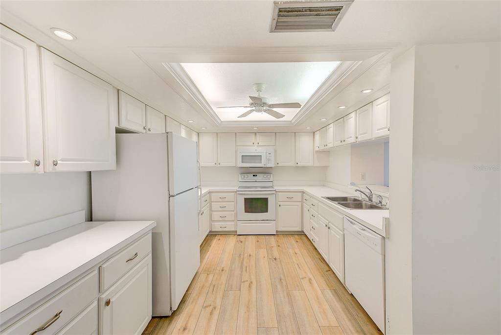 736 Island Way Unit 404, Clearwater Beach, Florida, 33767, United States, 2 Bedrooms Bedrooms, ,2 BathroomsBathrooms,Residential,For Sale,736 Island Way Unit 404,1542121