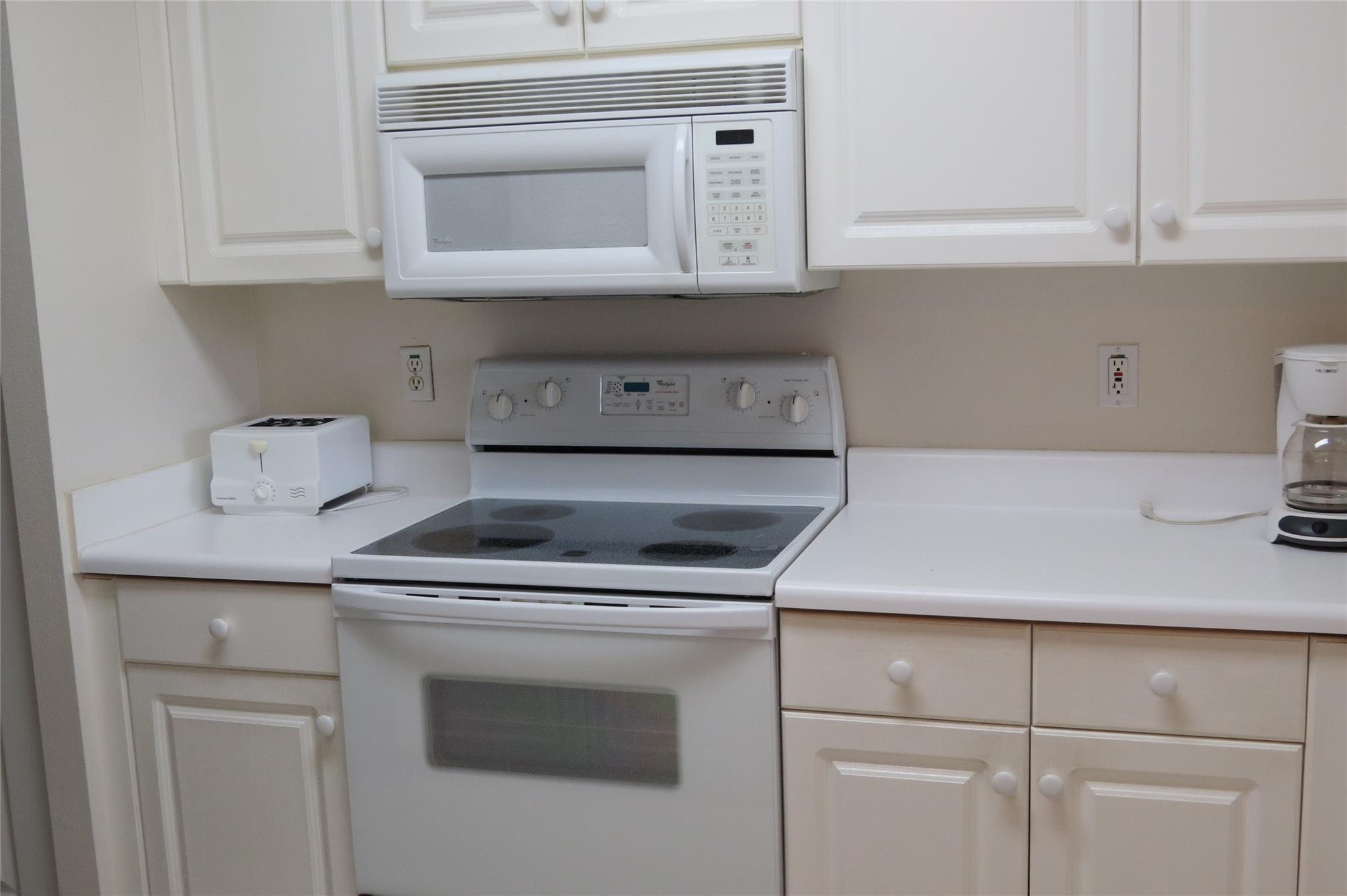 Pompano Beach, Florida, 33062, United States, 2 Bedrooms Bedrooms, ,3 BathroomsBathrooms,Residential,For Sale,1915850