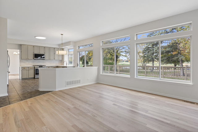 Lake in the Hills, Illinois, 60156, United States, 4 Bedrooms Bedrooms, ,3 BathroomsBathrooms,Residential,For Sale,1987015