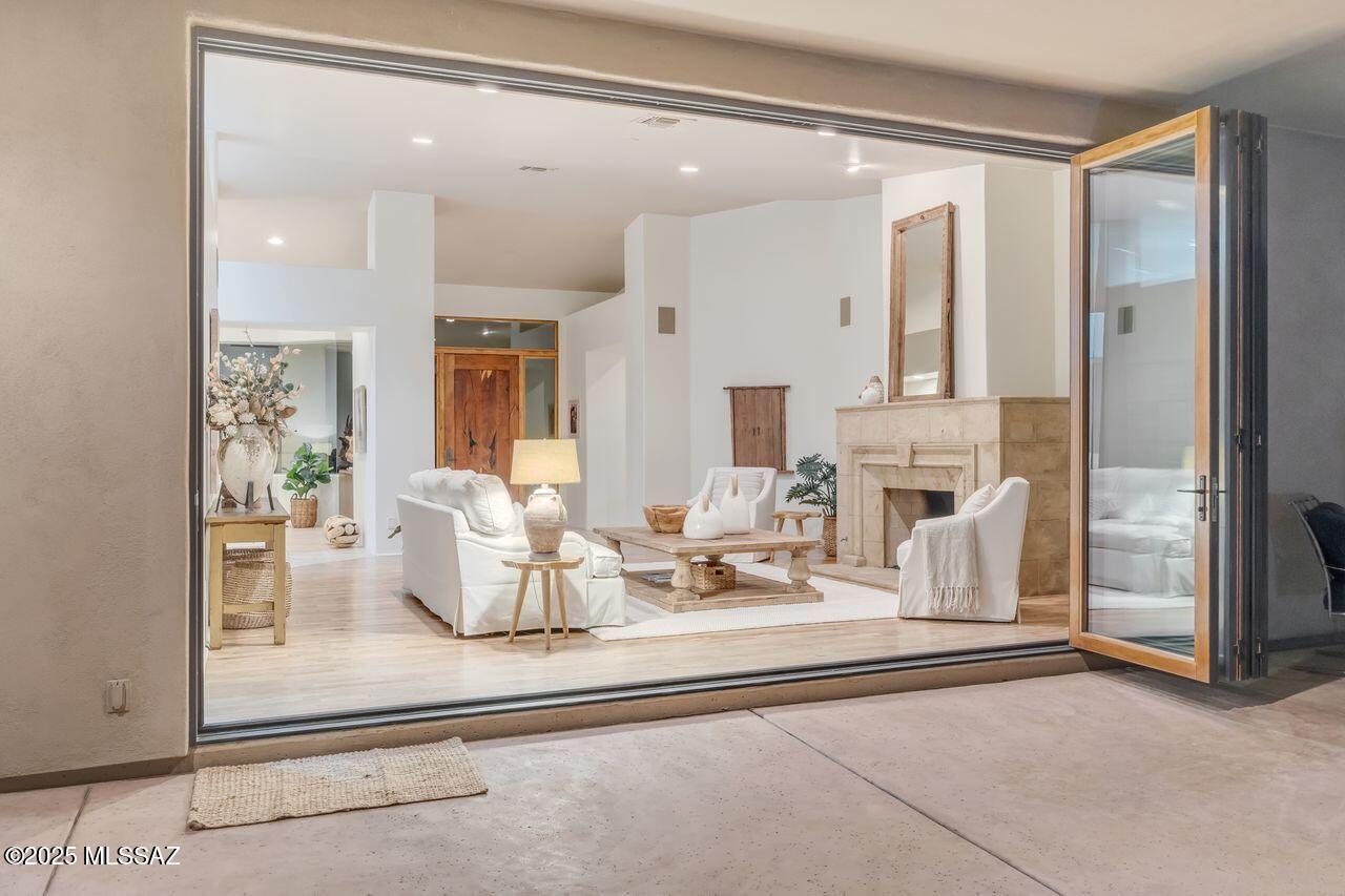 Tucson, Arizona, 85718, United States, 3 Bedrooms Bedrooms, ,4 BathroomsBathrooms,Residential,For Sale,1987862