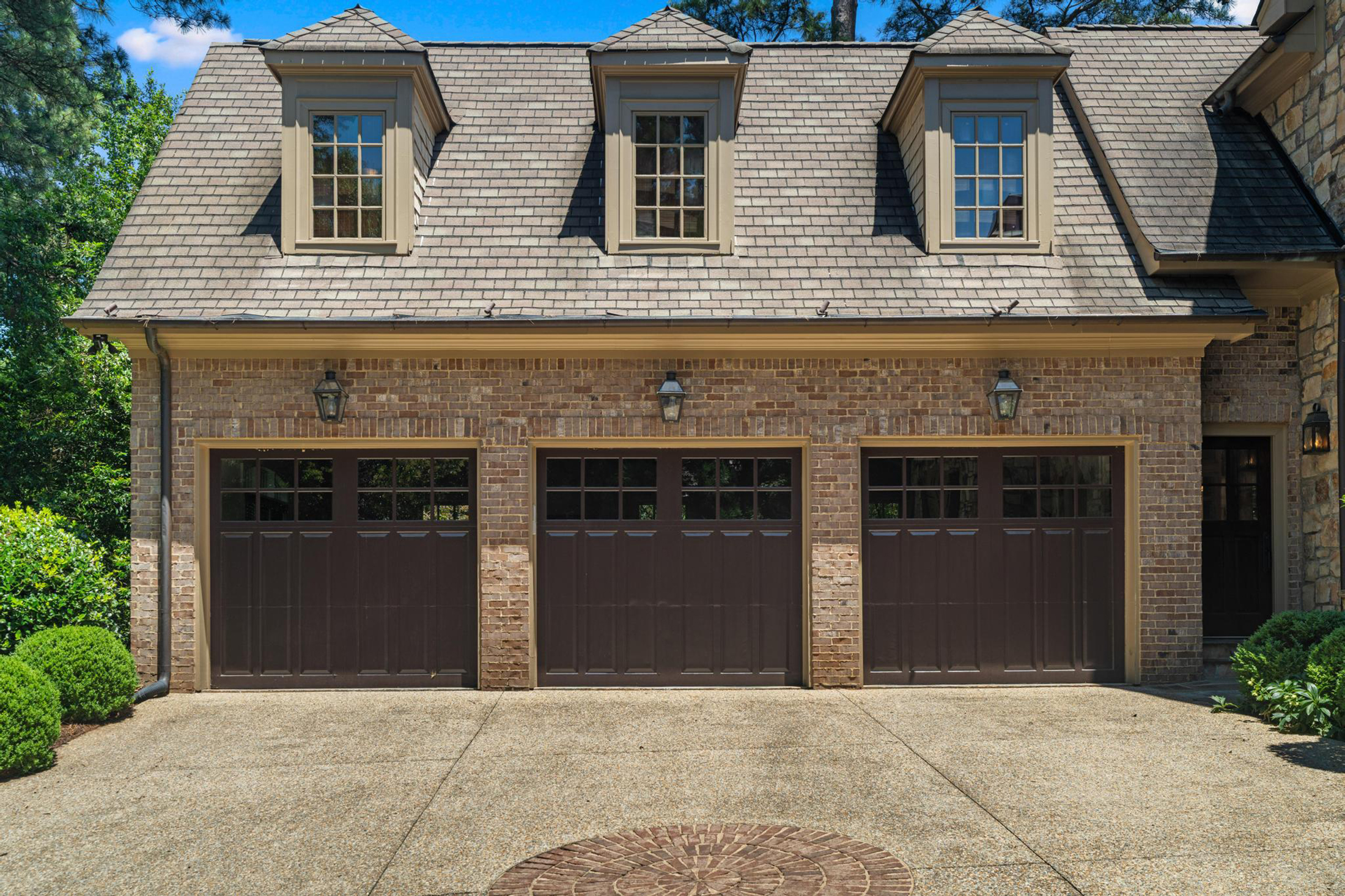  Sophisticated Newer Custom-built Home in Desirable Garden Hills - 物件實景