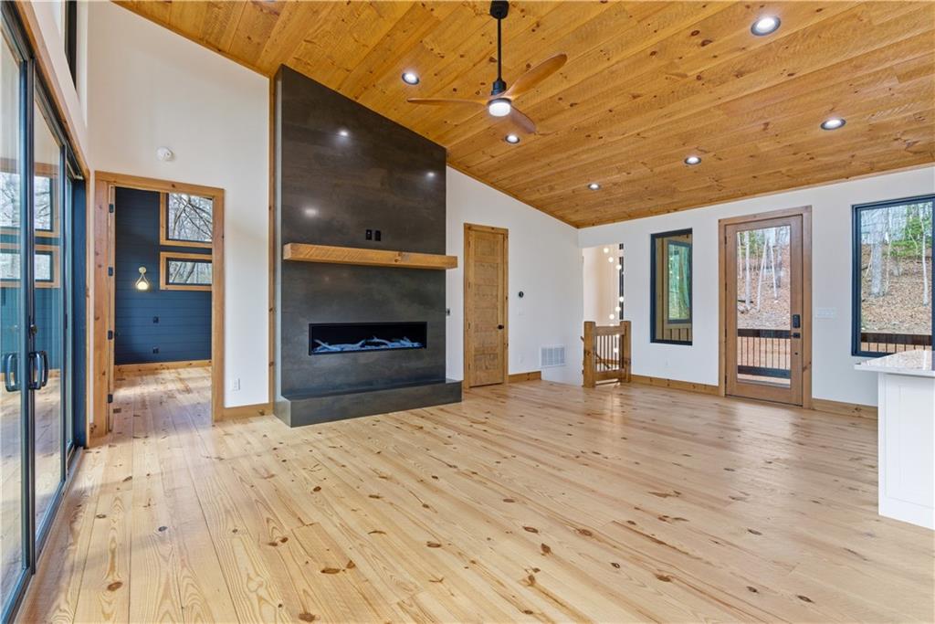 Morganton, Georgia, 30560, United States, 3 Bedrooms Bedrooms, ,4 BathroomsBathrooms,Residential,For Sale,2037777