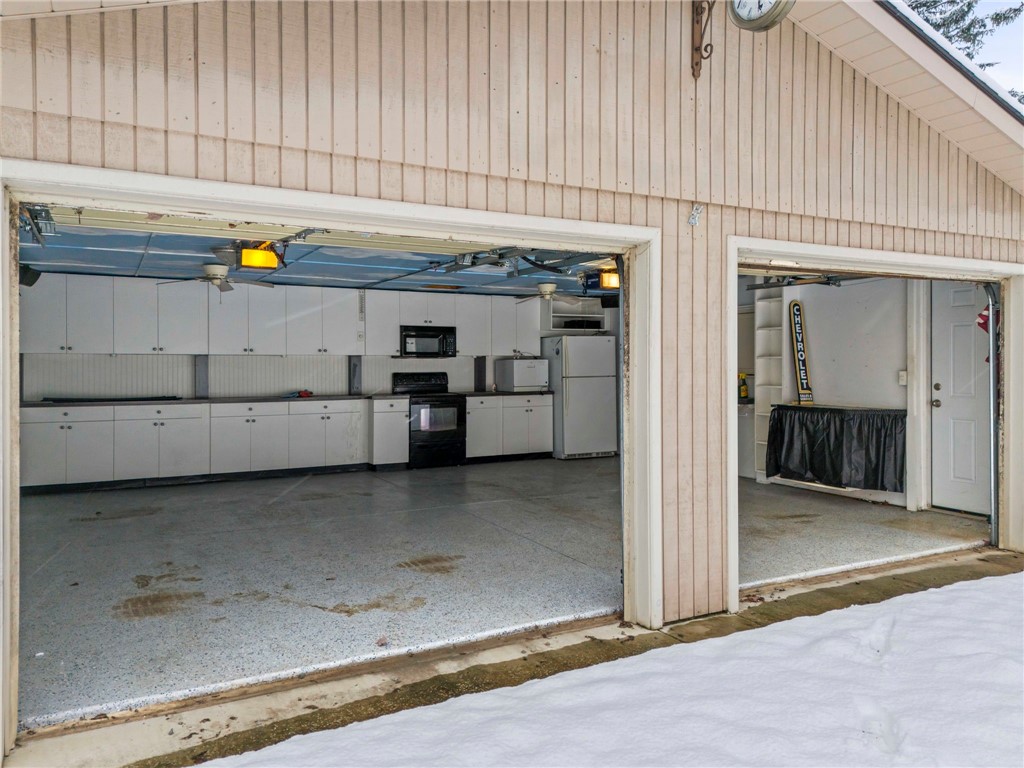 Venetia, Pennsylvania, 15367, United States, 3 Bedrooms Bedrooms, ,3 BathroomsBathrooms,Residential,For Sale,2001468