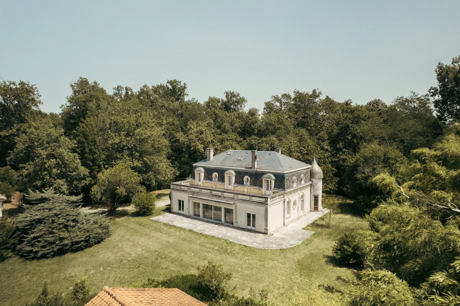 Le Bouscat, New Aquitaine, 33110, FR, 10 Bedrooms Bedrooms, ,Residential,For Sale,1401251