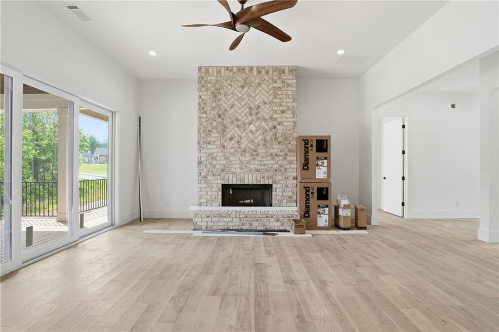 Newnan, Georgia, 30265, United States, 4 Bedrooms Bedrooms, ,5 BathroomsBathrooms,Residential,For Sale,2048163