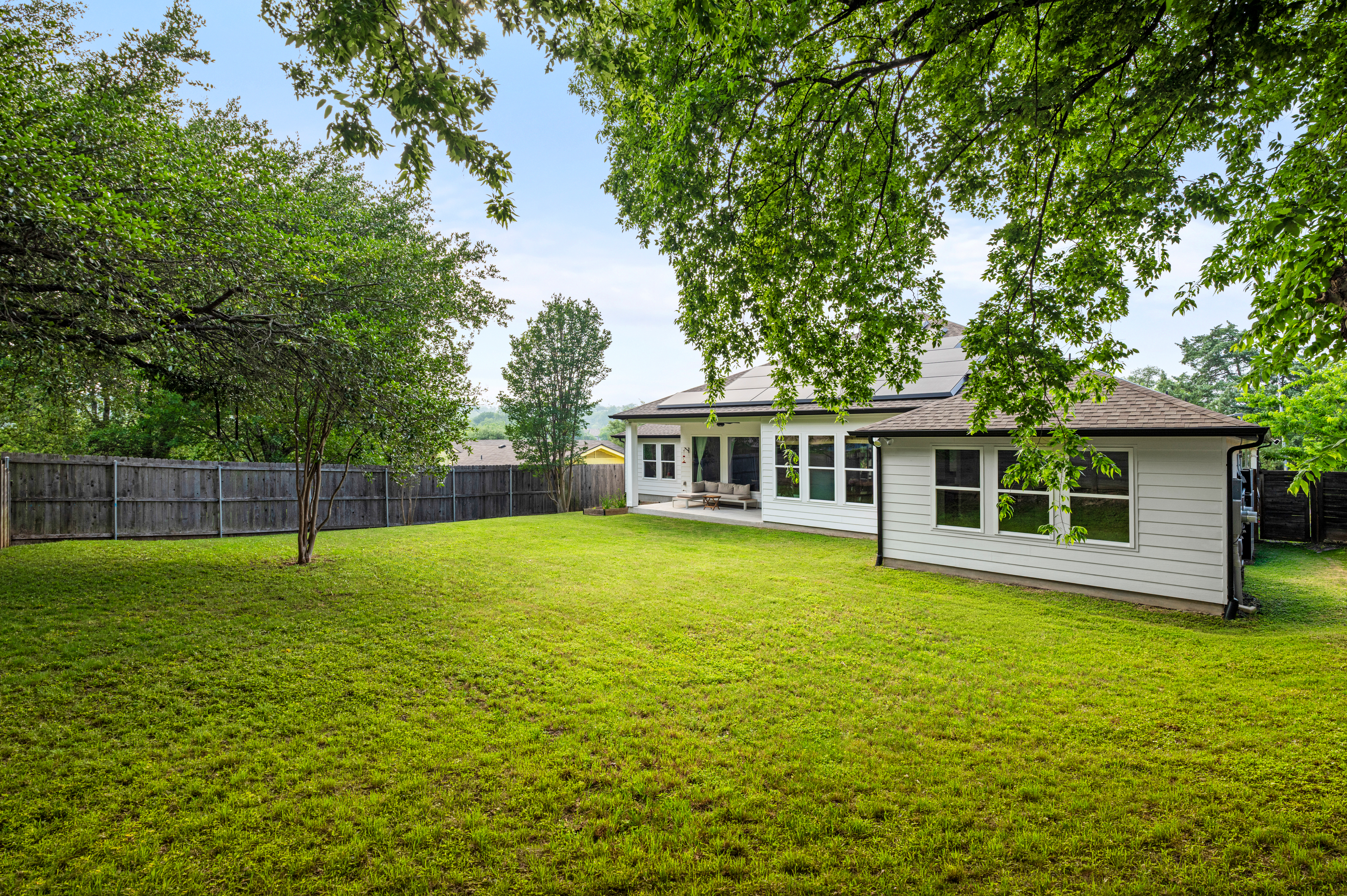  One Story Home  Spacious Yard - 物件實景