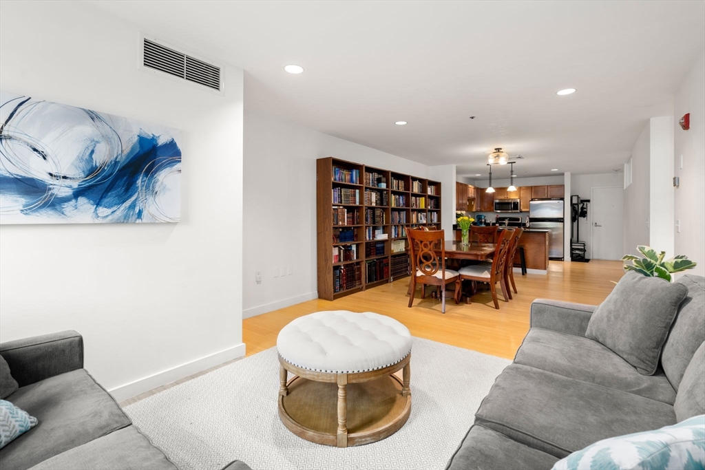 Boston, Massachusetts, 02135, United States, 3 Bedrooms Bedrooms, ,2 BathroomsBathrooms,Residential,For Sale,1827699