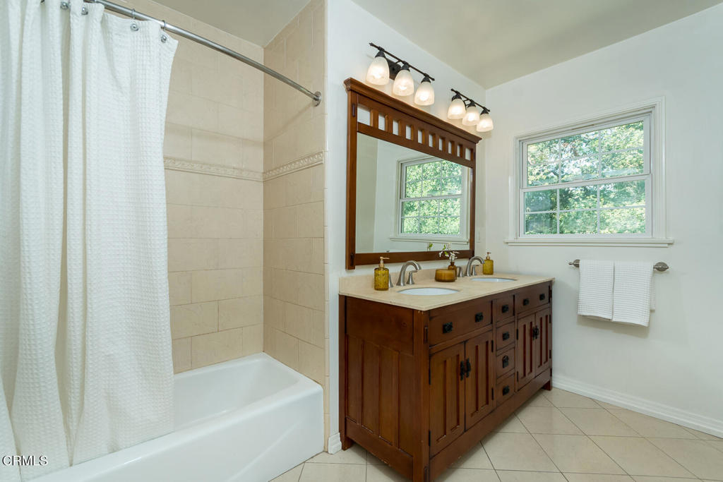 La Canada Flintridge, California, 91011, United States, 3 Bedrooms Bedrooms, ,1 BathroomBathrooms,Residential,For Sale,1901874