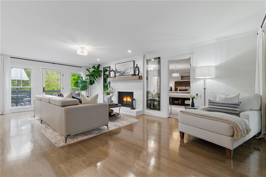 Alpharetta, Georgia, 30005, United States, 4 Bedrooms Bedrooms, ,6 BathroomsBathrooms,Residential,For Sale,1983404