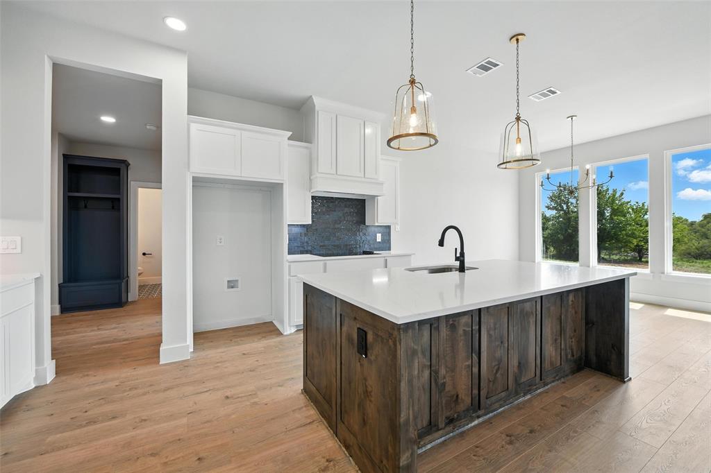 Weatherford, Texas, 76088, United States, 4 Bedrooms Bedrooms, ,3 BathroomsBathrooms,Residential,For Sale,1939670