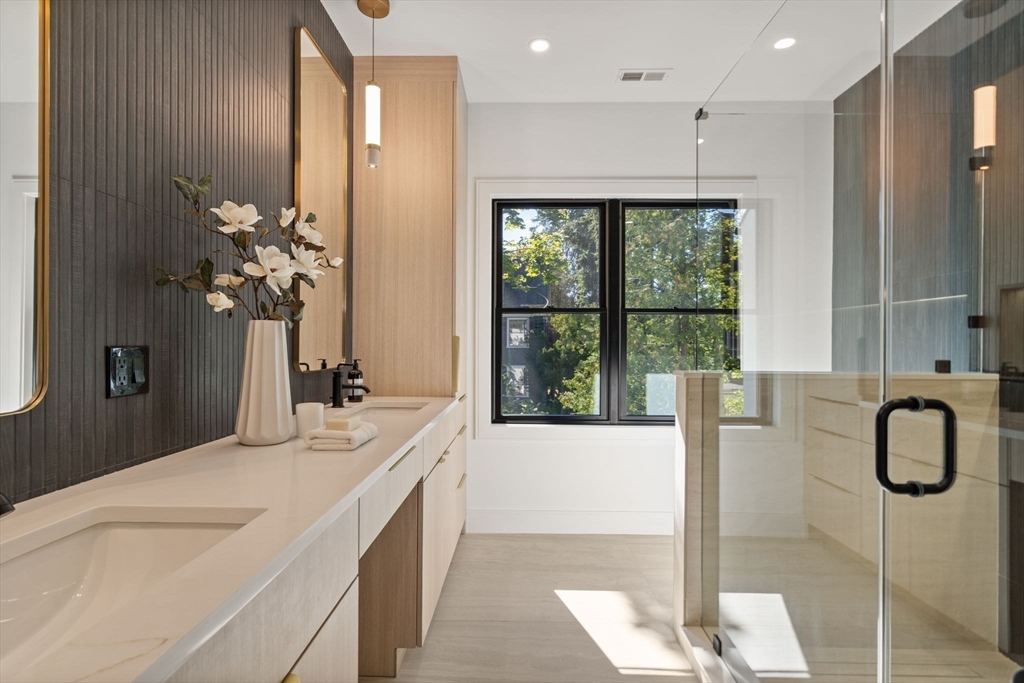 Newton, Massachusetts, 02458, United States, 4 Bedrooms Bedrooms, ,4 BathroomsBathrooms,Residential,For Sale,1991702