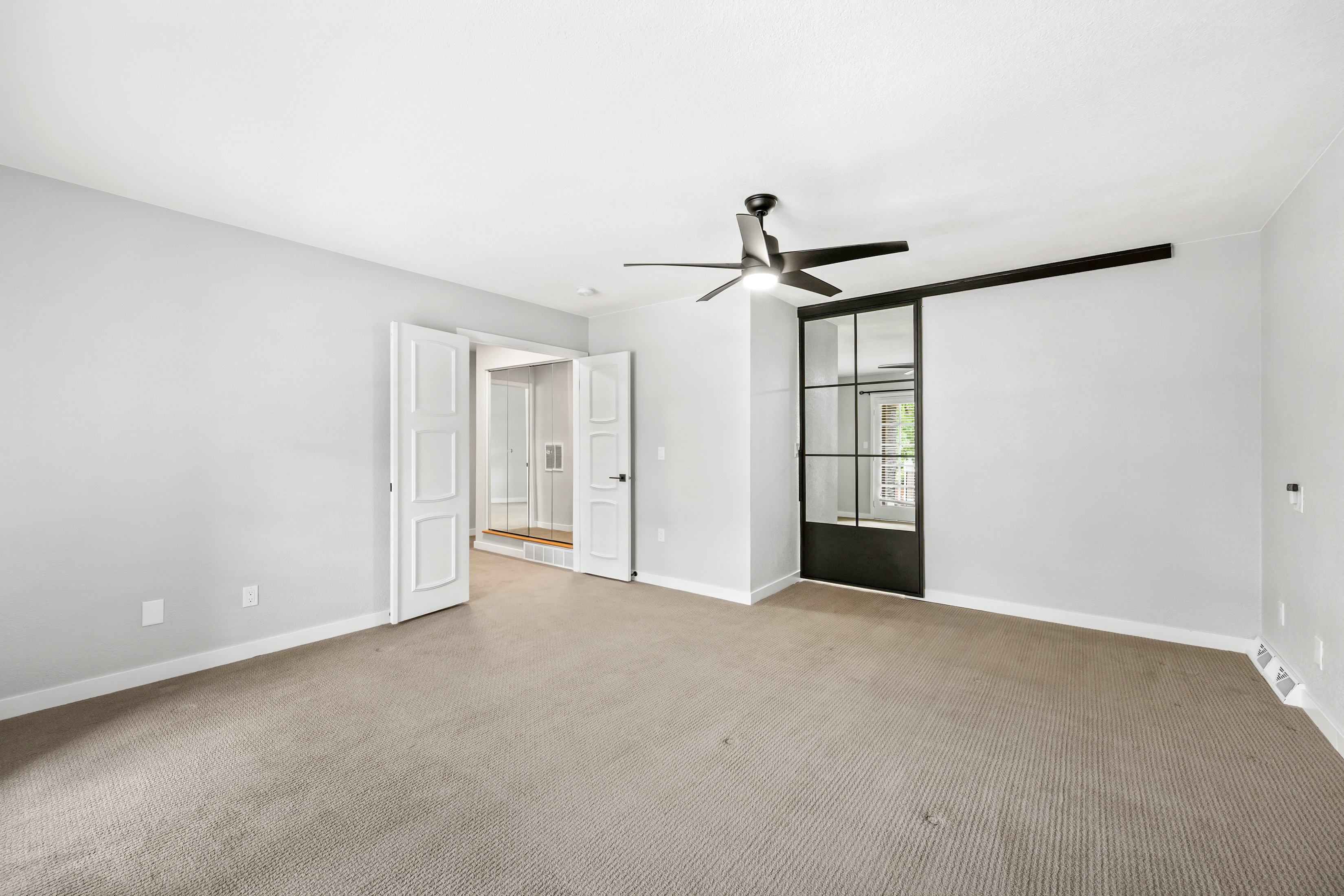  Beautifully renovated home in the desirable Three Fountains community - 物件實景