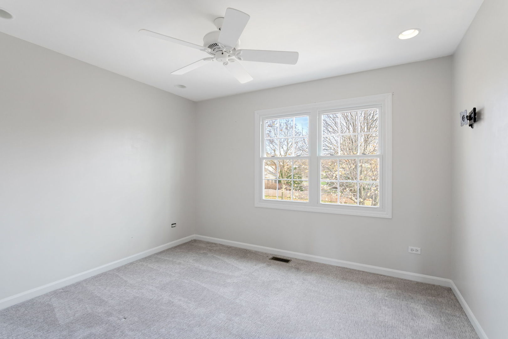 Oswego, Illinois, 60543, United States, 5 Bedrooms Bedrooms, ,4 BathroomsBathrooms,Residential,For Sale,1992870