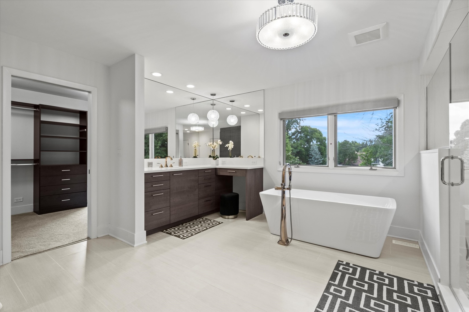 Oak Brook, Illinois, 60523, United States, 5 Bedrooms Bedrooms, ,6 BathroomsBathrooms,Residential,For Sale,1903537
