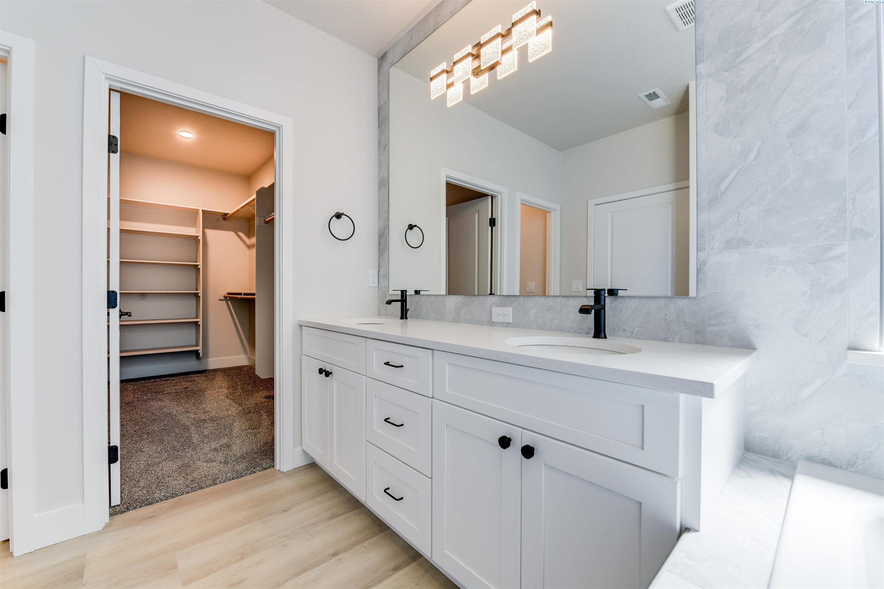 Richland, Washington, 99352, United States, 3 Bedrooms Bedrooms, ,2 BathroomsBathrooms,Residential,For Sale,1991133