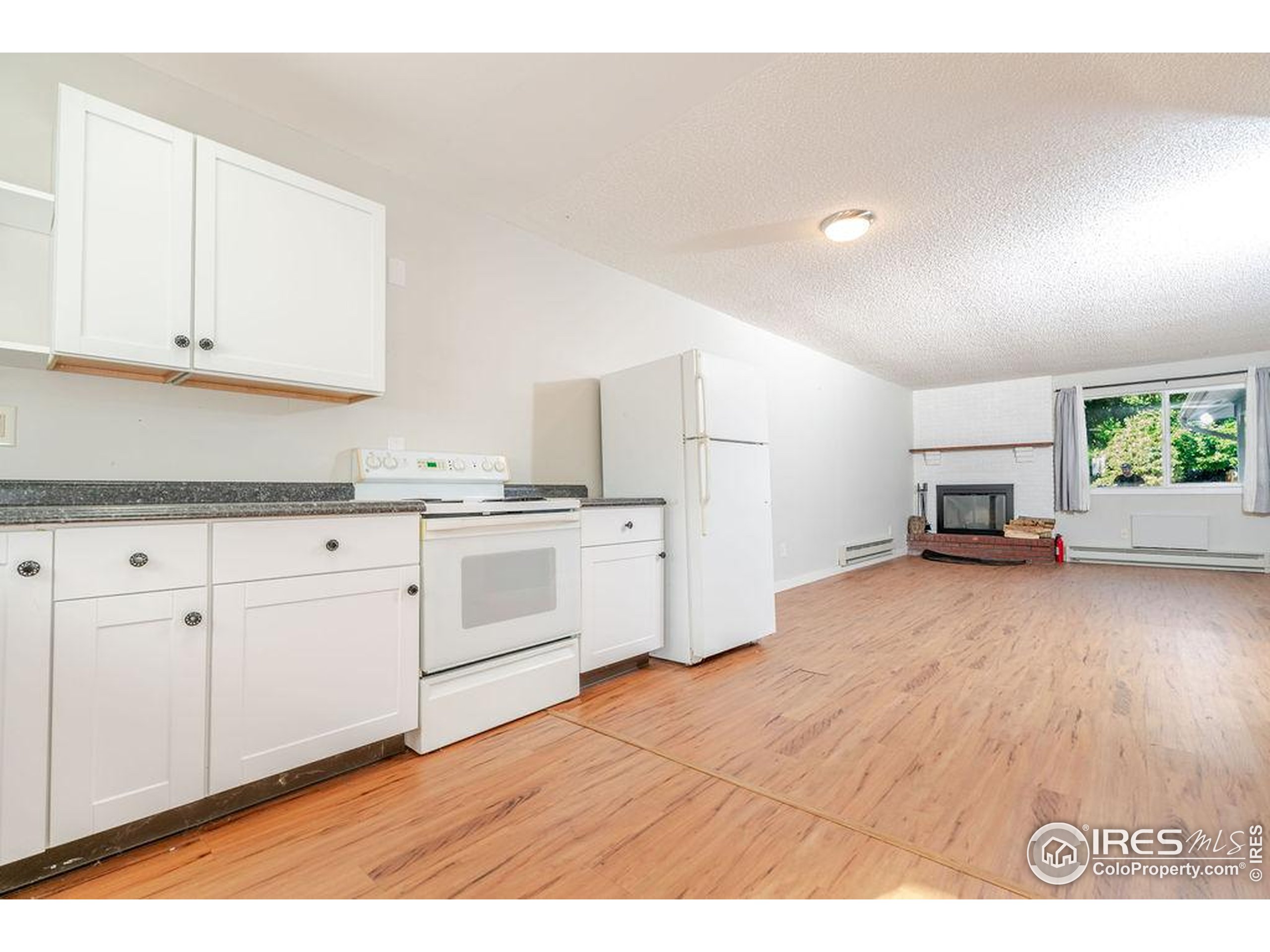 Longmont, Colorado, 80501, United States, 4 Bedrooms Bedrooms, ,2 BathroomsBathrooms,Residential,For Sale,1941984