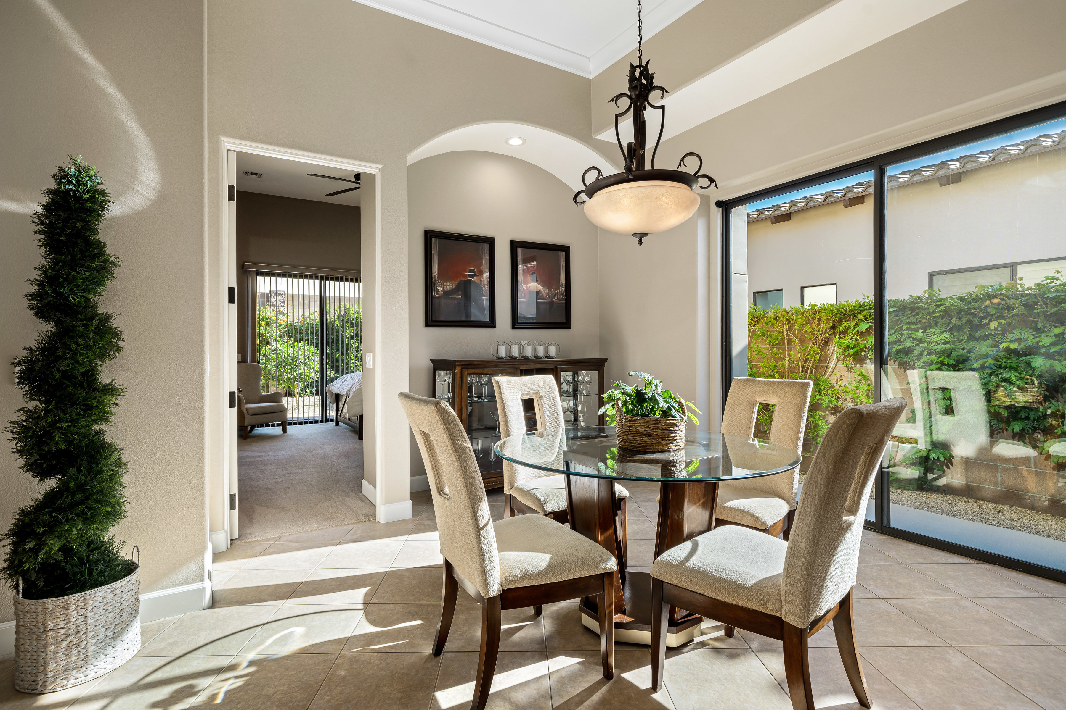  South Facing Gated La Quinta Pool Home - 物件實景
