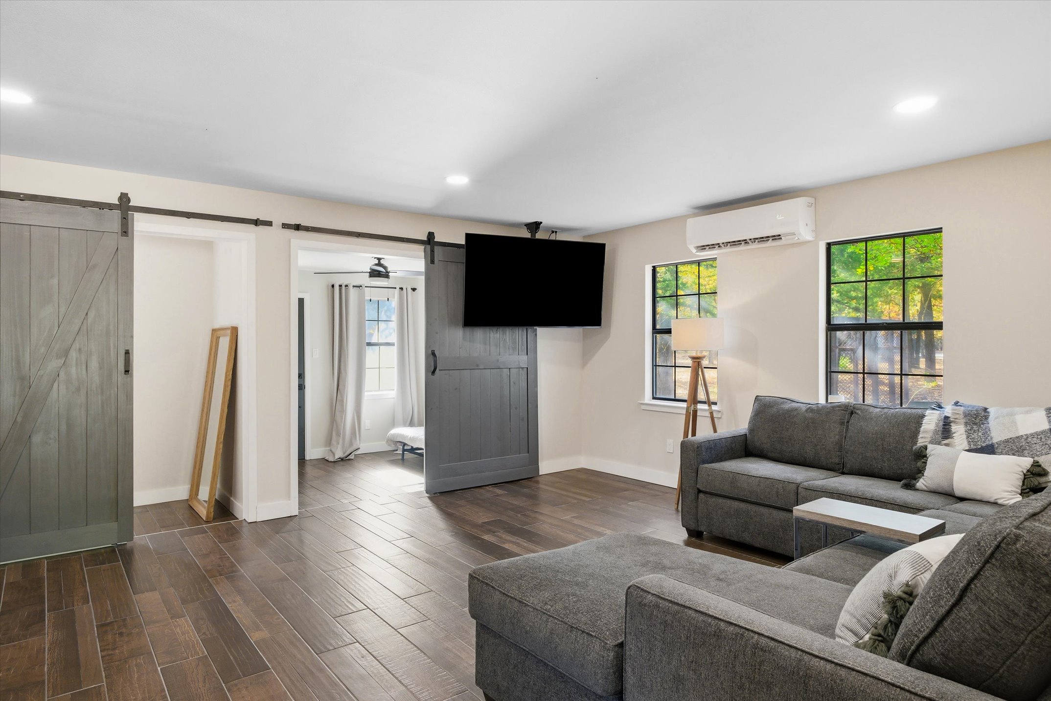 Wills Point, Texas, 75169, United States, 4 Bedrooms Bedrooms, ,4 BathroomsBathrooms,Residential,For Sale,1996475