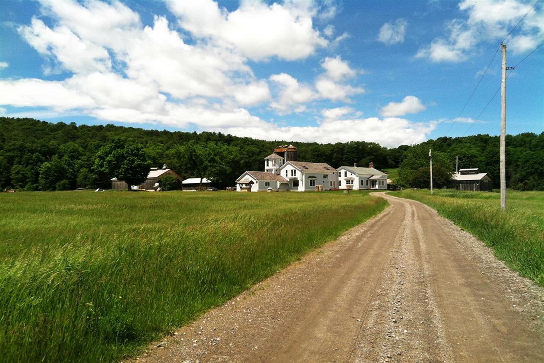  957 Pleasant Valley Road - 物件實景