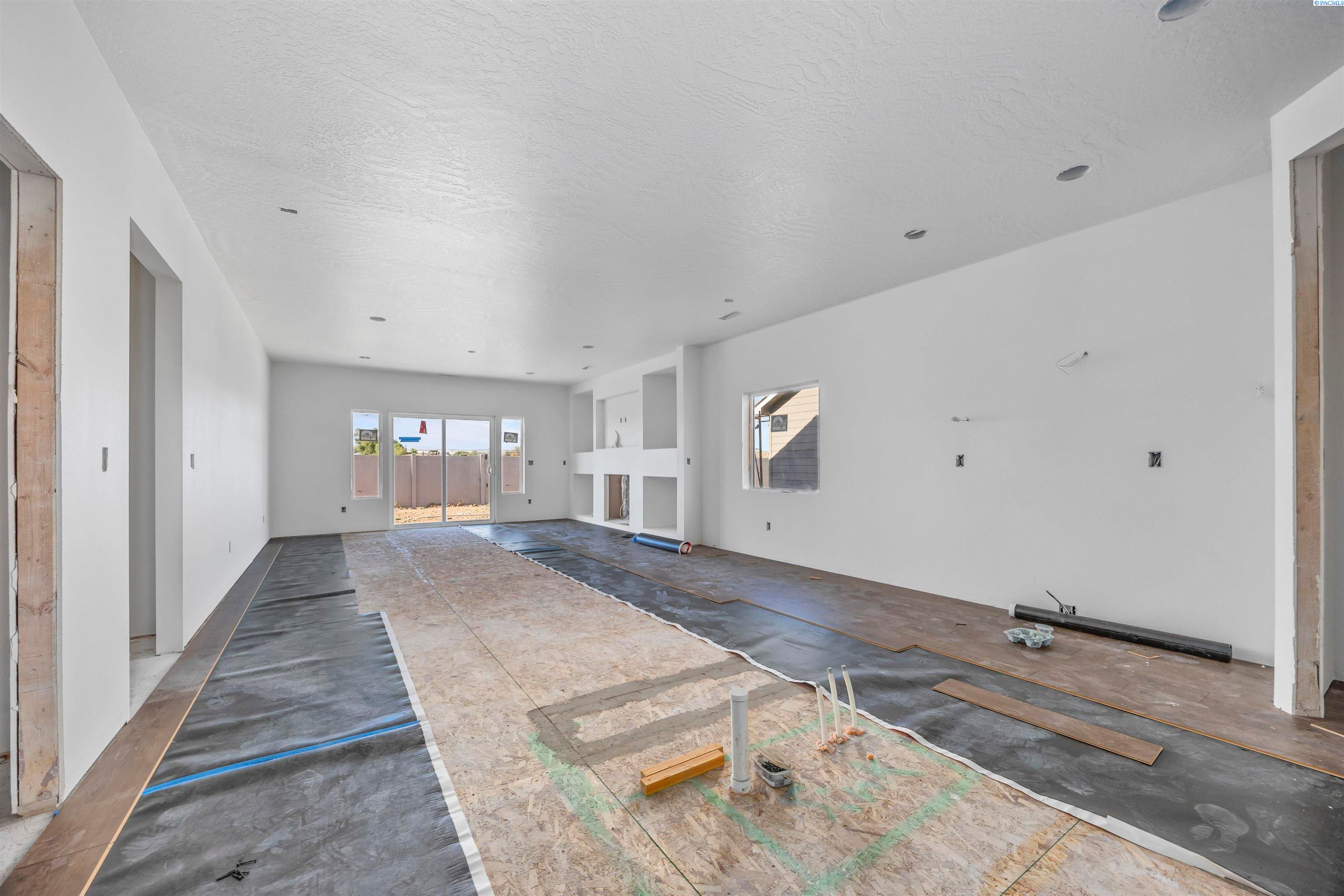 Prosser, Washington, 99350, United States, 4 Bedrooms Bedrooms, ,1 BathroomBathrooms,Residential,For Sale,1921234