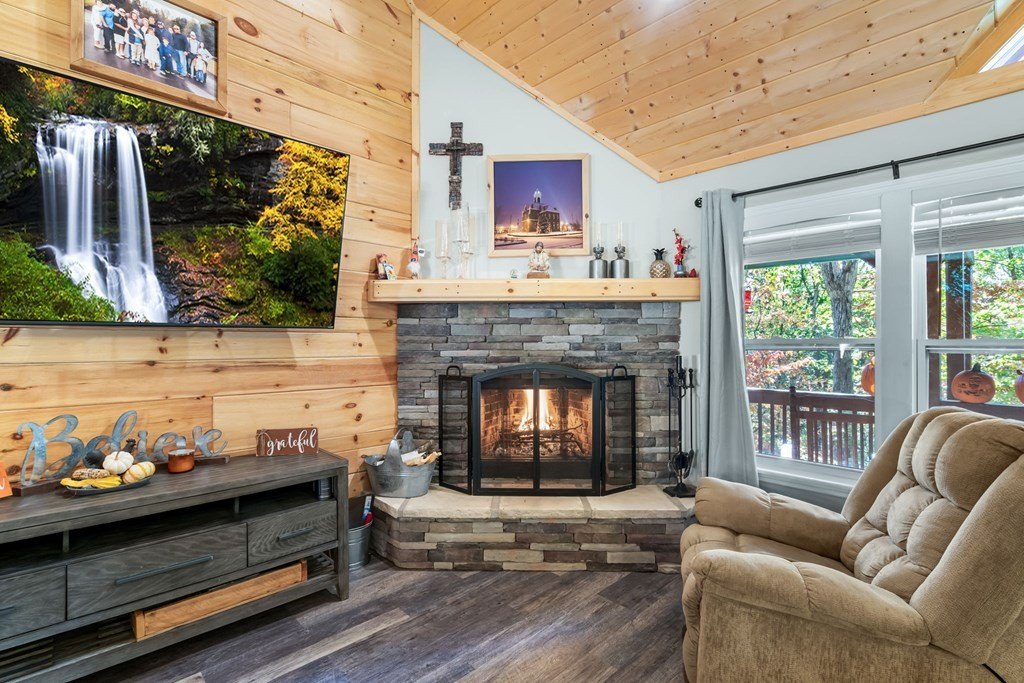 Blairsville, Georgia, 30512, United States, 3 Bedrooms Bedrooms, ,3 BathroomsBathrooms,Residential,For Sale,1979899