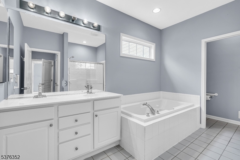 Franklin Twp., New Jersey, 08873, United States, 2 Bedrooms Bedrooms, ,2 BathroomsBathrooms,Residential,For Sale,1911173