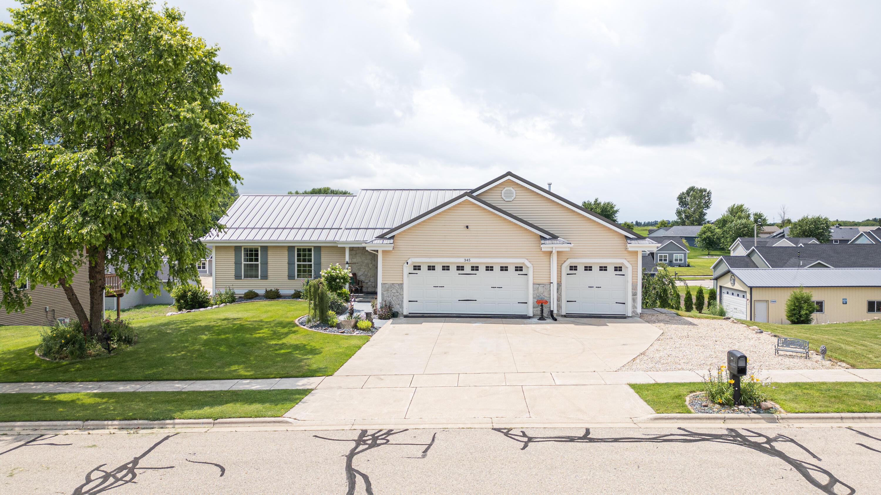 Theresa, Wisconsin, 53091, United States, 4 Bedrooms Bedrooms, ,4 BathroomsBathrooms,Residential,For Sale,1927887