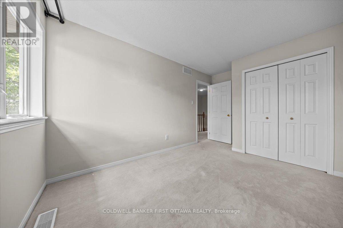 OTTAWA, Ontario, K1J 1J2, CA, 3 Bedrooms Bedrooms, ,1 BathroomBathrooms,Residential,For Sale,1903648