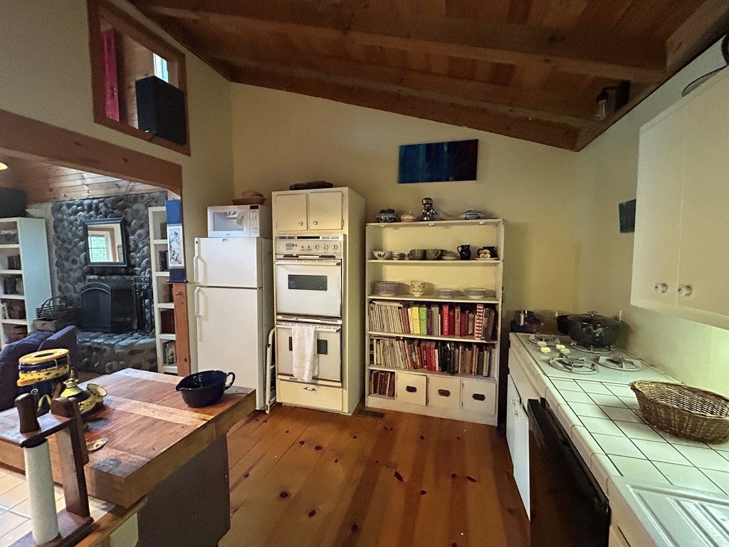 Blue Ridge, Georgia, 30513, United States, 3 Bedrooms Bedrooms, ,3 BathroomsBathrooms,Residential,For Sale,1954403