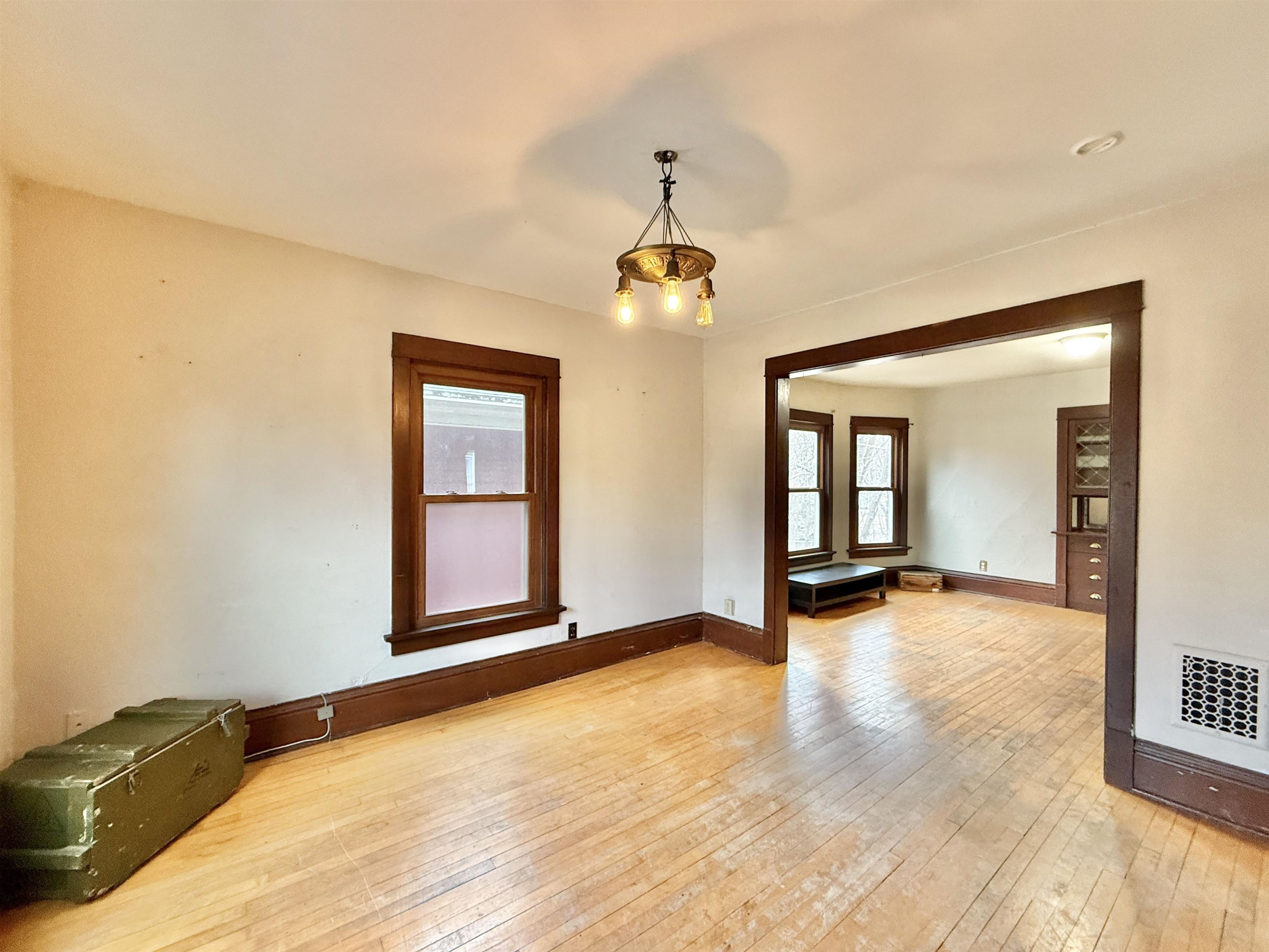 Madison, Wisconsin, 53703, United States, 5 Bedrooms Bedrooms, ,2 BathroomsBathrooms,Residential,For Sale,1979001