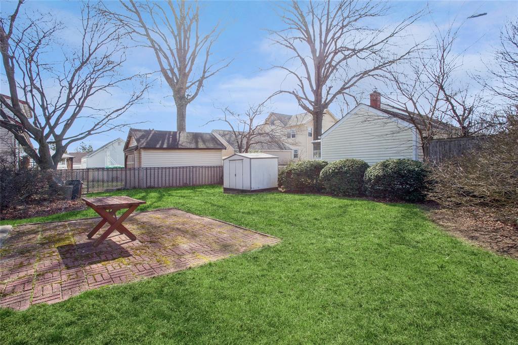 New Hyde Park, New York, 11040, United States, 3 Bedrooms Bedrooms, ,2 BathroomsBathrooms,Residential,For Sale,1923686