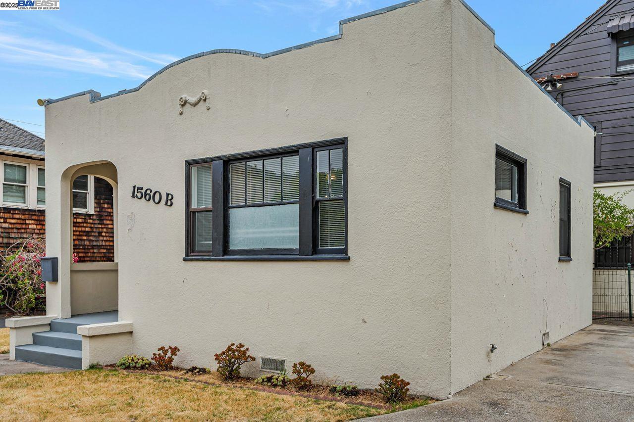 Alameda, California, 94501, United States, 1 Bedroom Bedrooms, ,1 BathroomBathrooms,Residential,For Sale,1917026