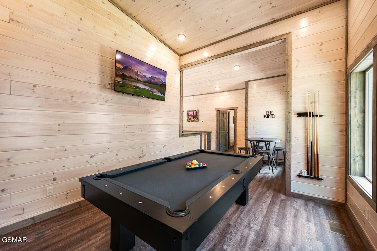 Gatlinburg, Tennessee, 37738, United States, 4 Bedrooms Bedrooms, ,5 BathroomsBathrooms,Residential,For Sale,2048286