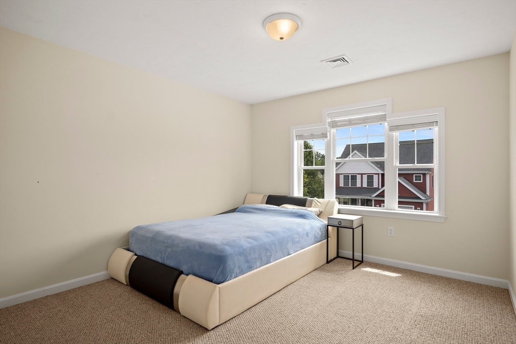 Rockland, Massachusetts, 02370, United States, 4 Bedrooms Bedrooms, ,3 BathroomsBathrooms,Residential,For Sale,1898711