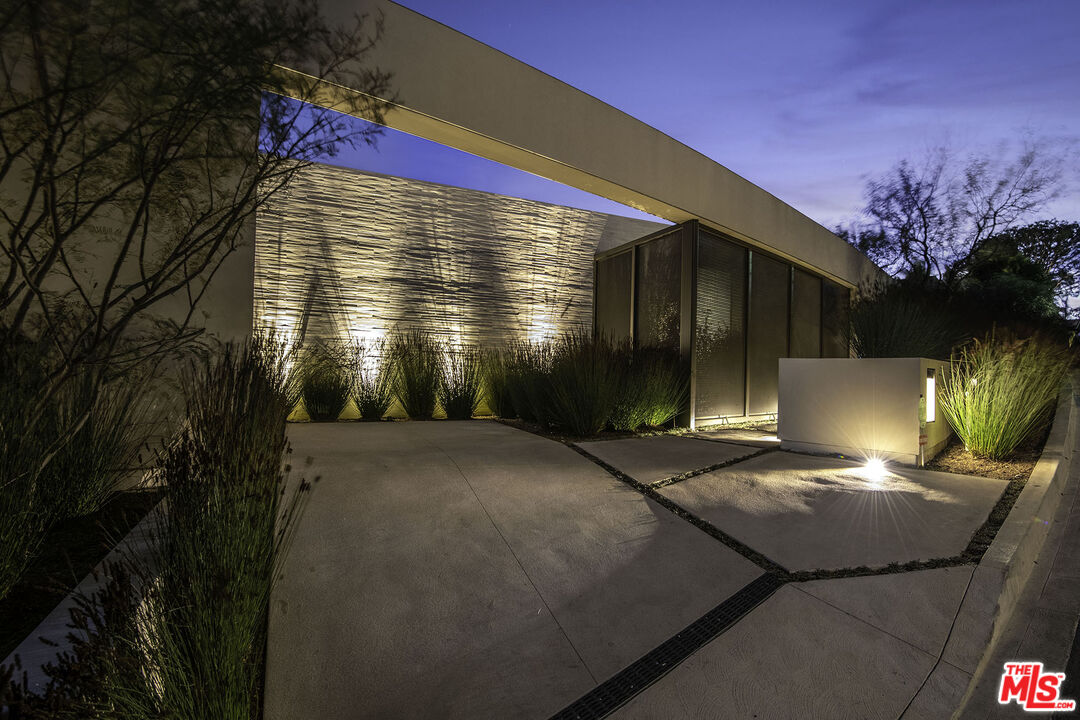 Los Angeles, California, 90069, United States, 7 Bedrooms Bedrooms, ,9 BathroomsBathrooms,Residential,For Sale,1925200