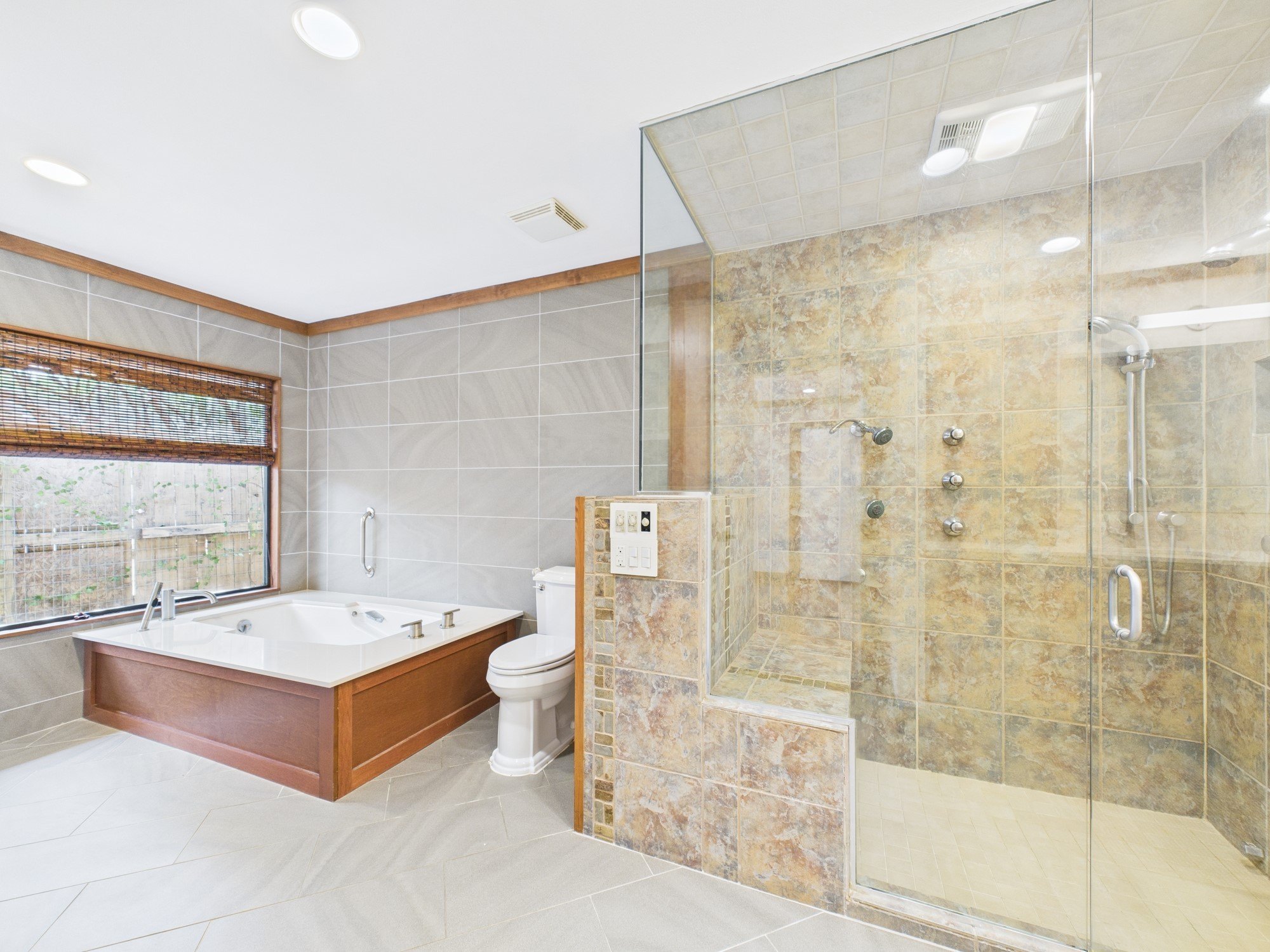 Houston, Texas, 77056, United States, 3 Bedrooms Bedrooms, ,3 BathroomsBathrooms,Residential,For Sale,1984170