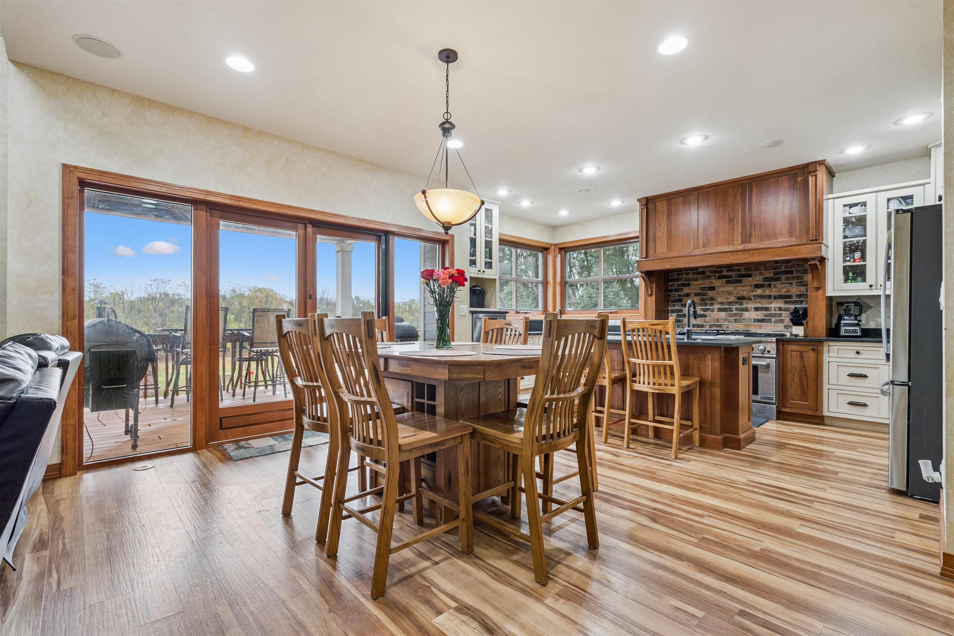 Waverly, Iowa, 50677, United States, 4 Bedrooms Bedrooms, ,4 BathroomsBathrooms,Residential,For Sale,1974808