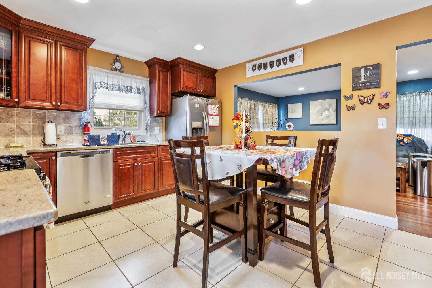 Woodbridge Proper, New Jersey, 07095, United States, 3 Bedrooms Bedrooms, ,2 BathroomsBathrooms,Residential,For Sale,1969117