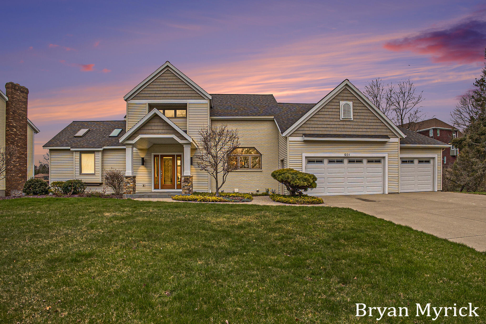 Holland, Michigan, 49424, United States, 4 Bedrooms Bedrooms, ,4 BathroomsBathrooms,Residential,For Sale,1838829
