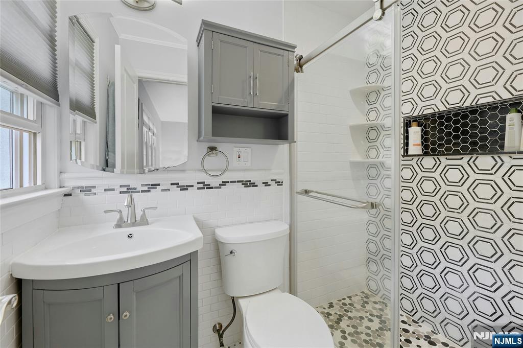 River Edge, New Jersey, 07661, United States, 4 Bedrooms Bedrooms, ,3 BathroomsBathrooms,Residential,For Sale,1988189