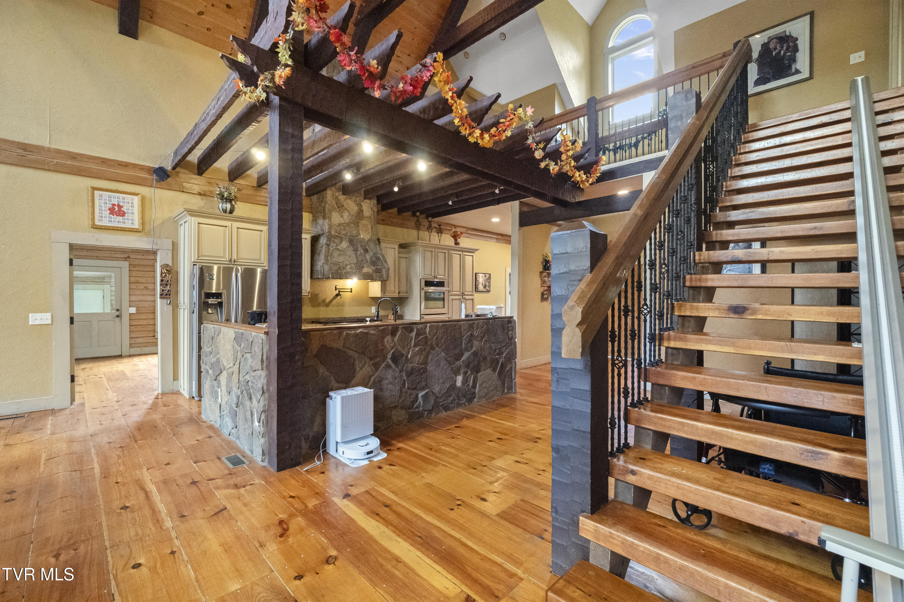 Greeneville, Tennessee, 37745, United States, 5 Bedrooms Bedrooms, ,4 BathroomsBathrooms,Residential,For Sale,1981962