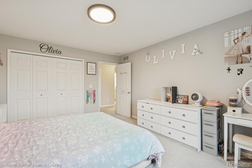 Highland, Michigan, 48357, United States, 4 Bedrooms Bedrooms, ,4 BathroomsBathrooms,Residential,For Sale,2003066