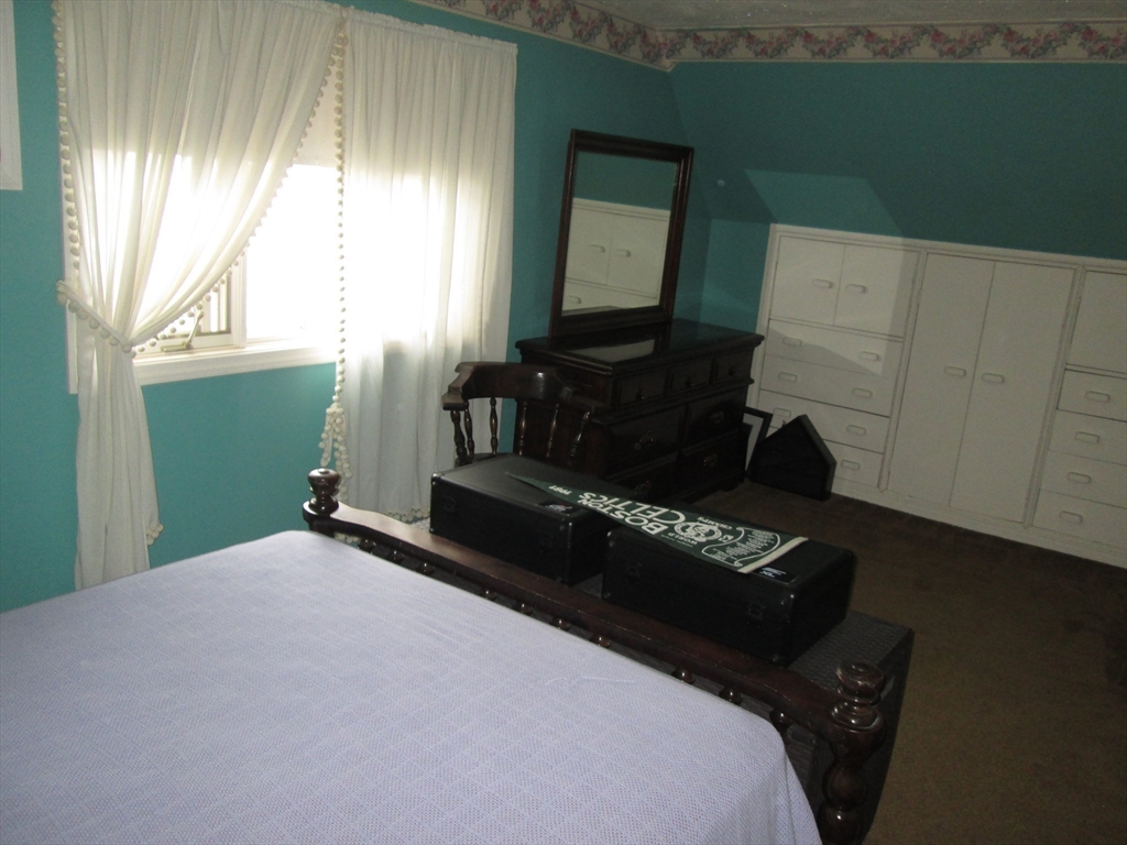 Melrose, Massachusetts, 02176, United States, 4 Bedrooms Bedrooms, ,2 BathroomsBathrooms,Residential,For Sale,1950992