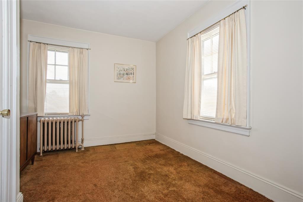 New Hyde Park, New York, 11040, United States, 3 Bedrooms Bedrooms, ,2 BathroomsBathrooms,Residential,For Sale,1923686