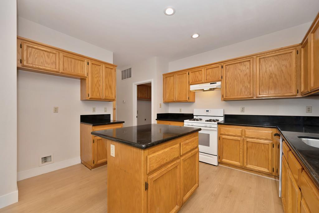 Roseville, California, 95661, United States, 4 Bedrooms Bedrooms, ,3 BathroomsBathrooms,Residential,For Sale,1989245