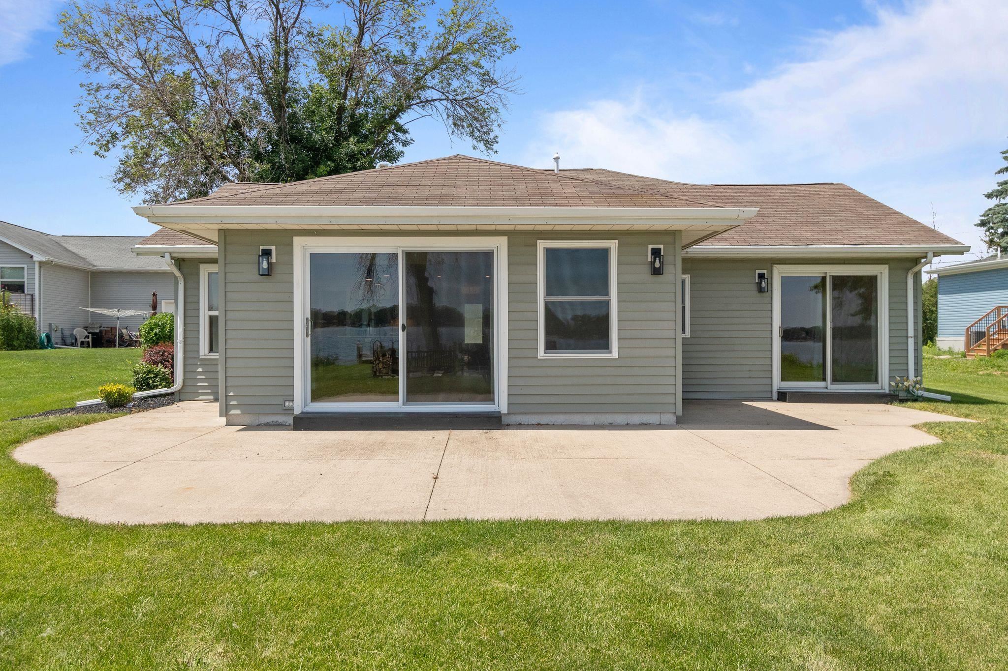 NEENAH, Wisconsin, 54956, United States, 3 Bedrooms Bedrooms, ,2 BathroomsBathrooms,Residential,For Sale,1912051