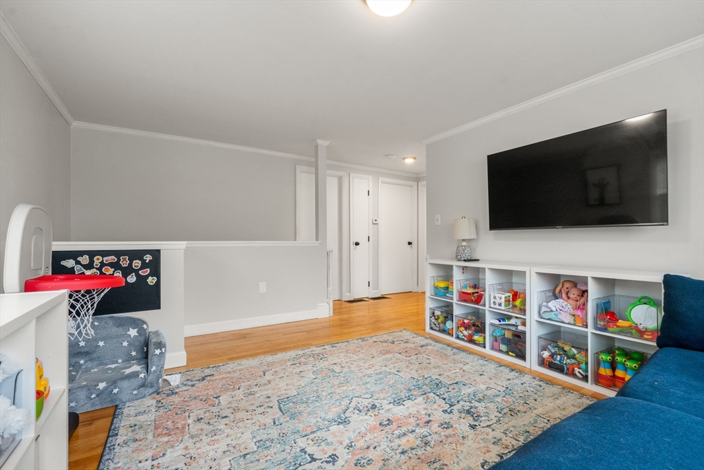 Kingston, Massachusetts, 02364, United States, 4 Bedrooms Bedrooms, ,1 BathroomBathrooms,Residential,For Sale,1991881