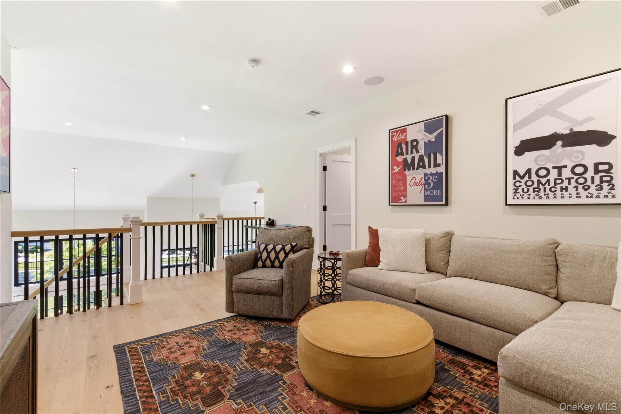  102 Three Ponds Lane E, Woodbury, NY, 11797 - 物件實景